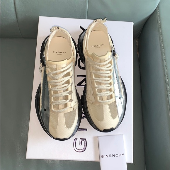GIVENCHY  Spectre Low Top Sneaker - Picture 3 of 9